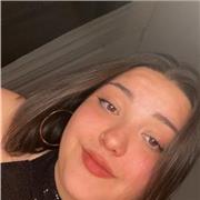 Estudiante universitaria para la ayuda en la preparación de estudiantes de bachillerato